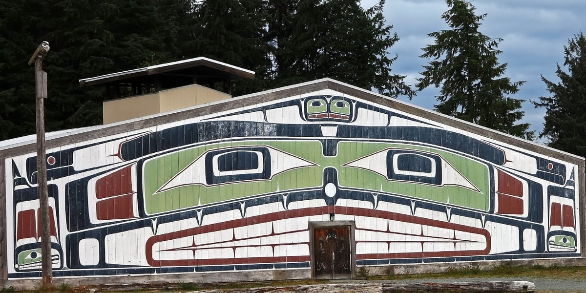 'Namgis Traditional Big House, Alert Bay, BC. Photo: David Abercombie, Flickr https://www.flickr.com/photos/albategnius/29682238760